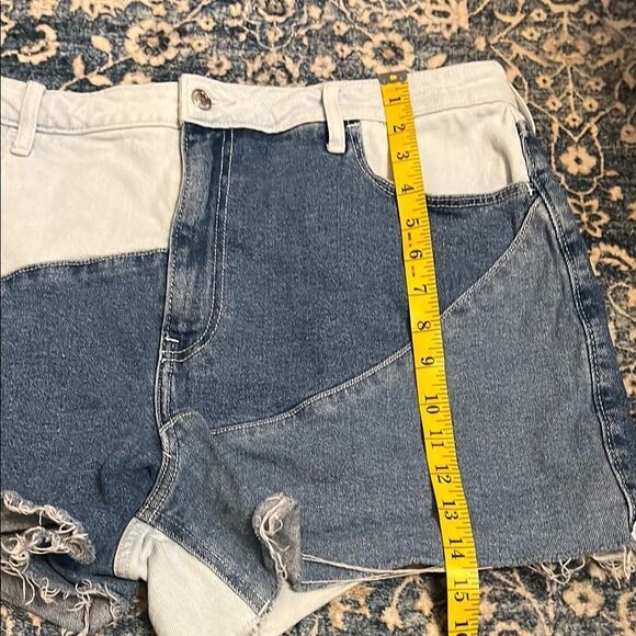 Hollister Ultra High-Rise Mom Patchwork Denim Cut Off Modern Boho Shorts - Picture 9 of 11